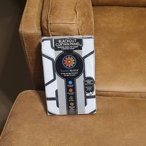 Smart lock blackout curtain